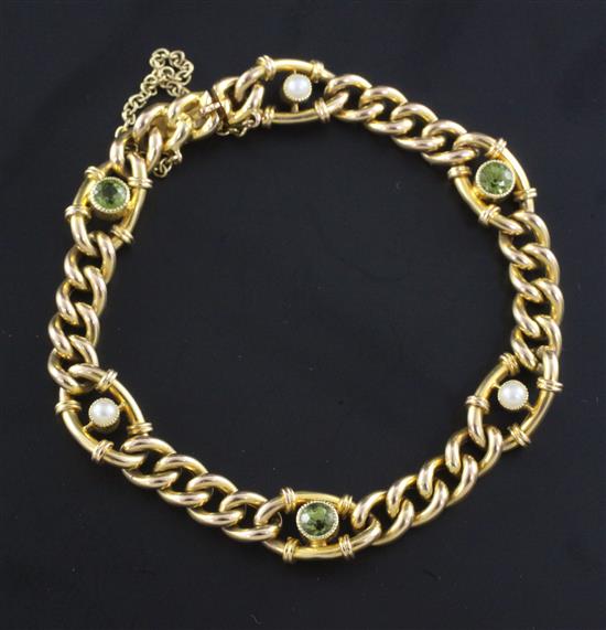 An Edwardian 15ct gold, peridot & seed pearl set curb link bracelet, 6.5in